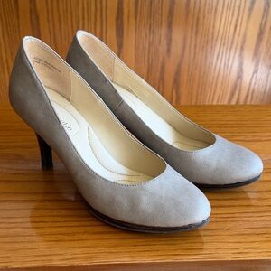 Kelly & Katie Taupe Round-Toe Mid Heel Pumps